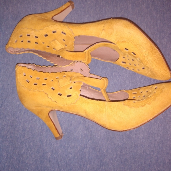 Anthro Lucky Penny 38 Suede Cut Out Yellow Heels. - Picture 15 of 16